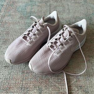 Nike Zoom Running Sneakers • Size 8.5 • Dusty Pink • Lightweight Trainers